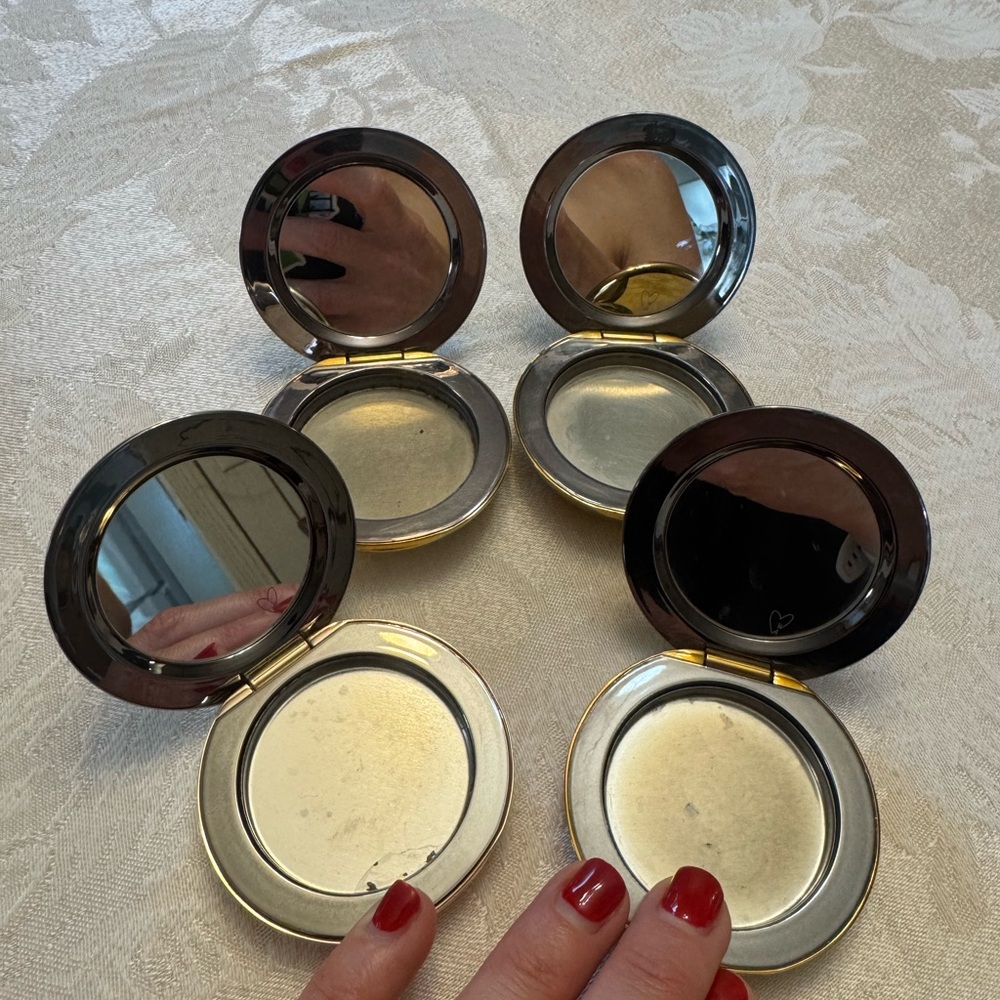 Westman Atelier Gold Compact - Picture 3 of 3